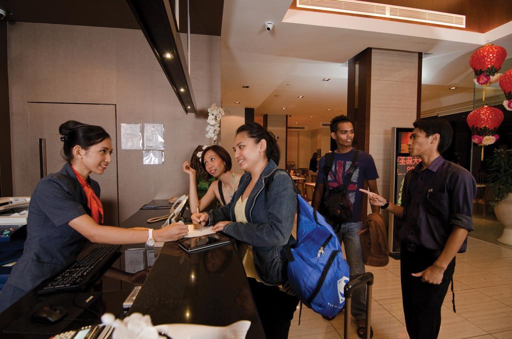 C'haya Hotel Kota Kinabalu Bagian luar foto