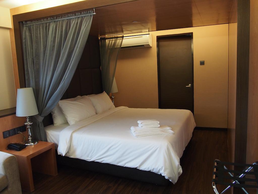 C'haya Hotel Kota Kinabalu Bagian luar foto