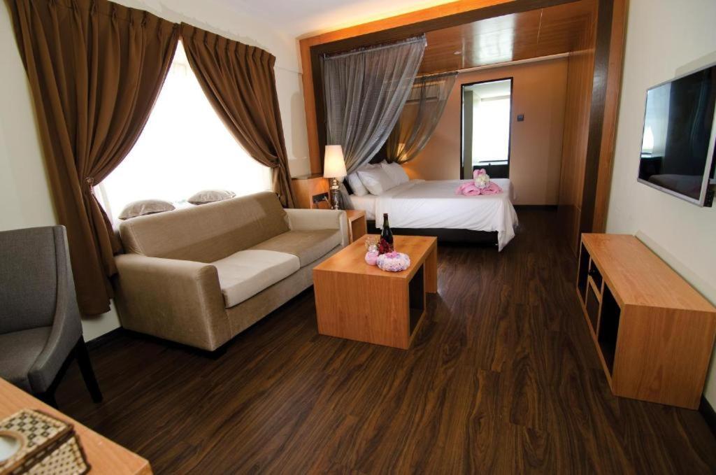 C'haya Hotel Kota Kinabalu Bagian luar foto