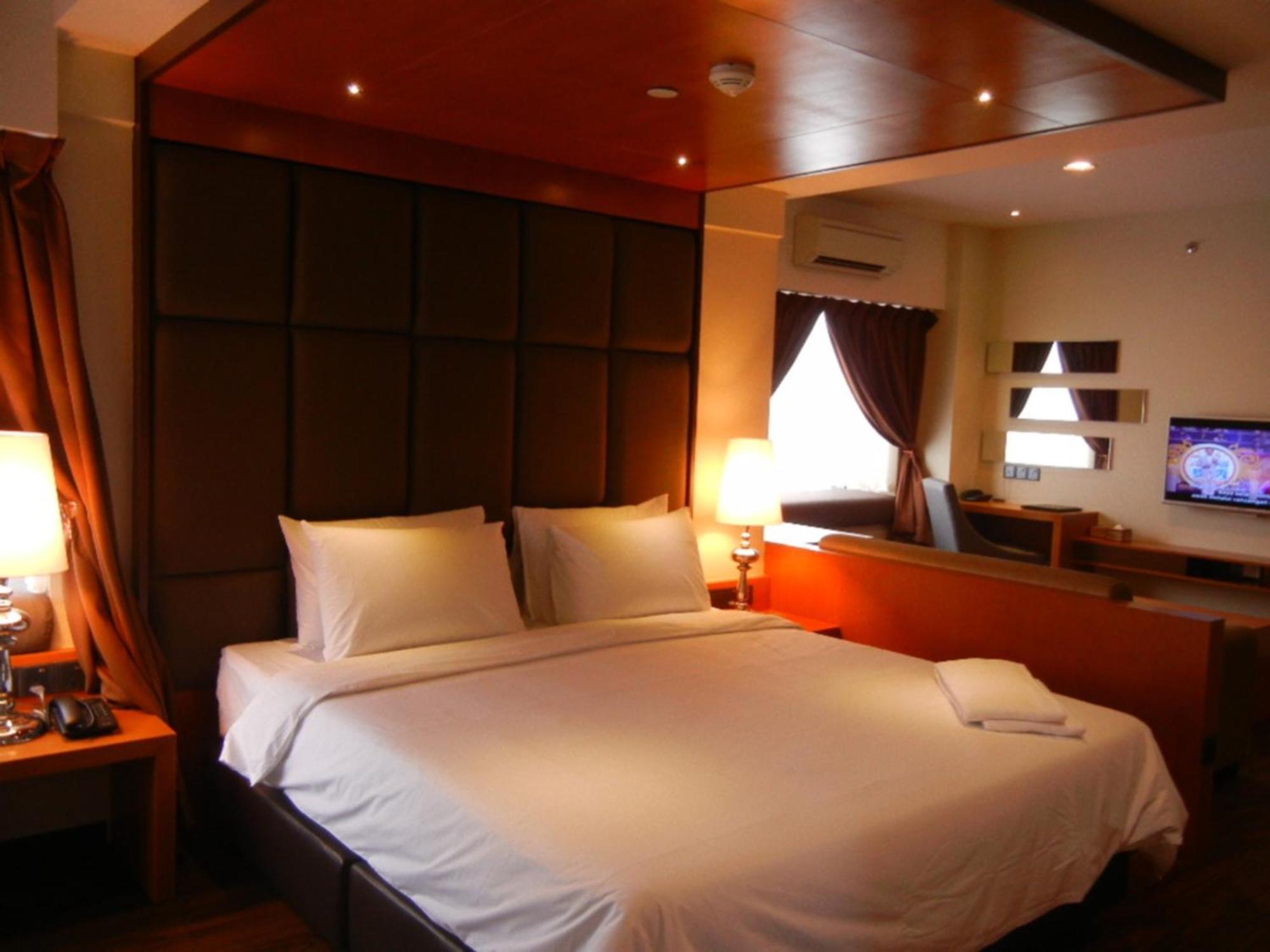 C'haya Hotel Kota Kinabalu Bagian luar foto