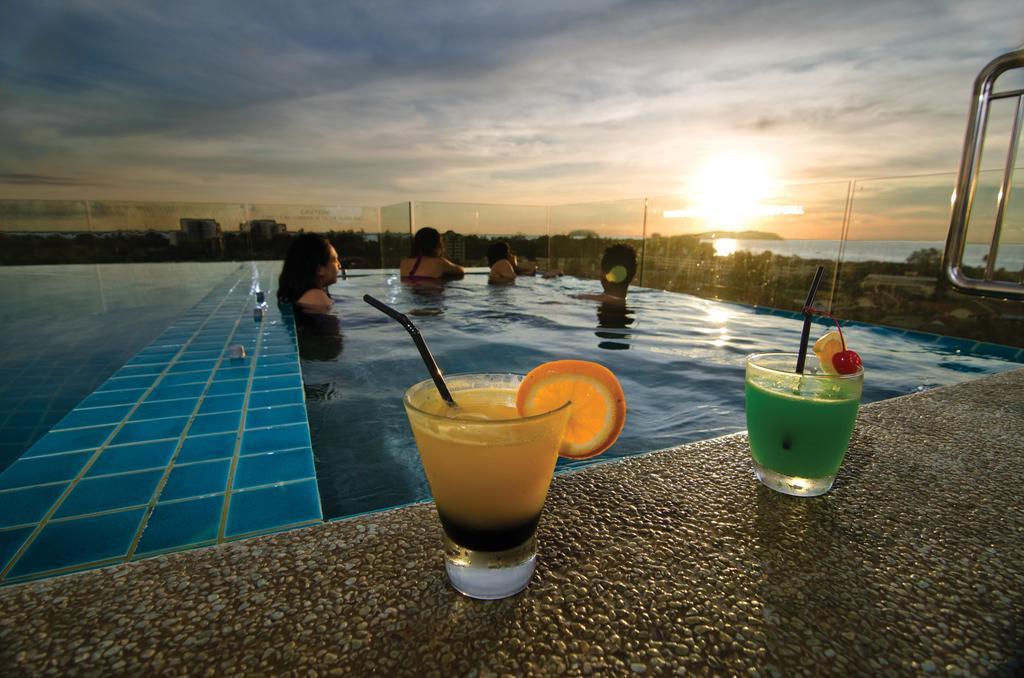 C'haya Hotel Kota Kinabalu Bagian luar foto