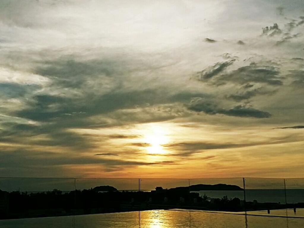 C'haya Hotel Kota Kinabalu Bagian luar foto